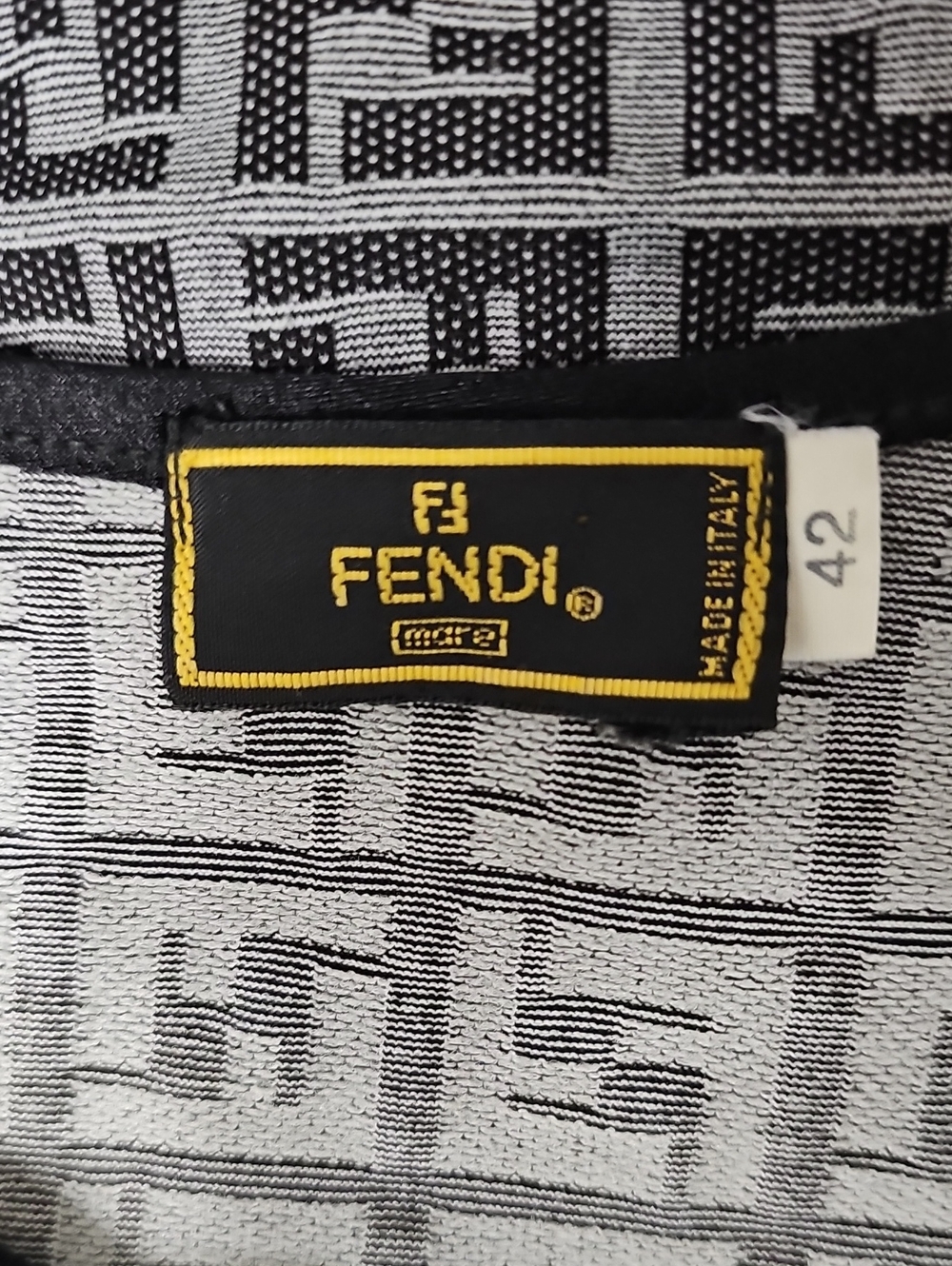 Fendi Black and Gray Graphic Fitted Short Sleeve Top - Picture 8 of 9